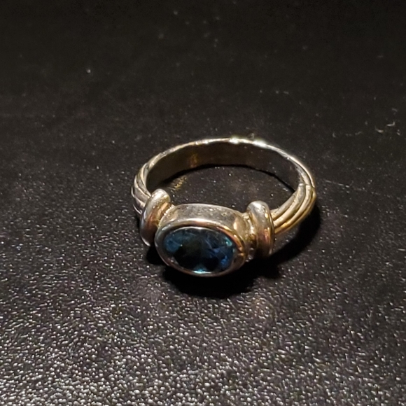 Blue Stone ring with two toned shank - Picture 4 of 14